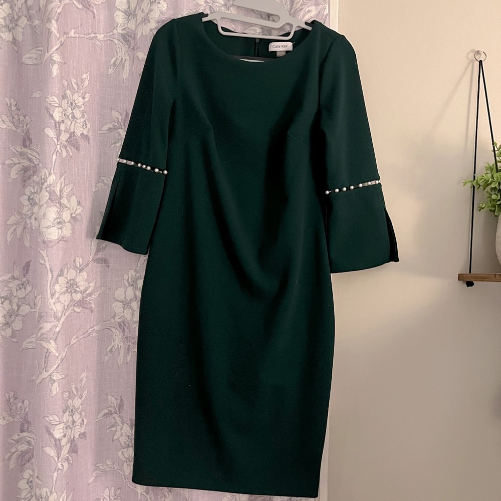 Forest green Calvin Klein dress size 6 faux pearl bell sleeves